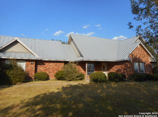 65 Country Trl, Pleasanton, TX 78064