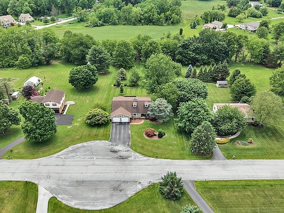 3rd image of 100 Lake View Dr