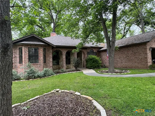 433 Las Brisas Blvd, Seguin, TX 78155