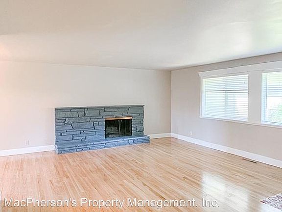 3rd image of 1233 108th Ave NE