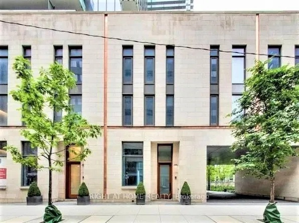 1082 Bay St, Toronto, ON M5S 0A3