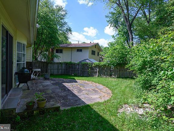 2nd image of 902 W Edmonston Dr