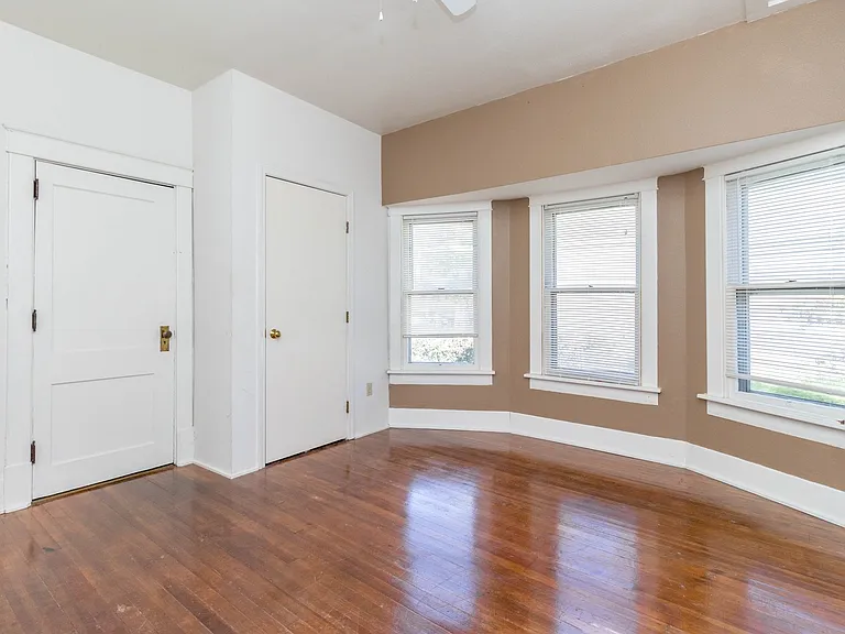 1405 Windsor St — Photo 7