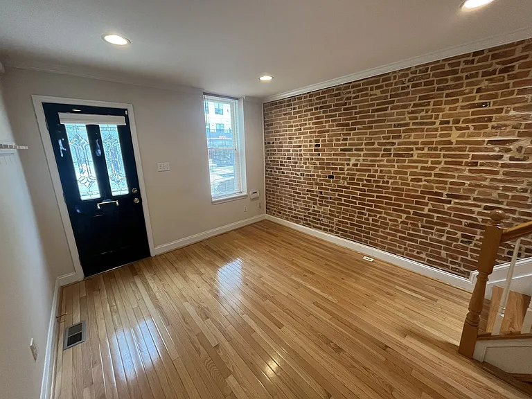 1827 S Hanover St — Photo 2