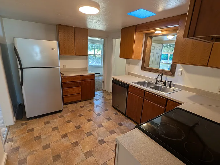 2399 SE Sedgwick Rd — Photo 4
