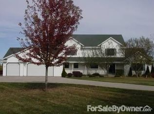 W700 Genz Rd, Ixonia, WI 53036