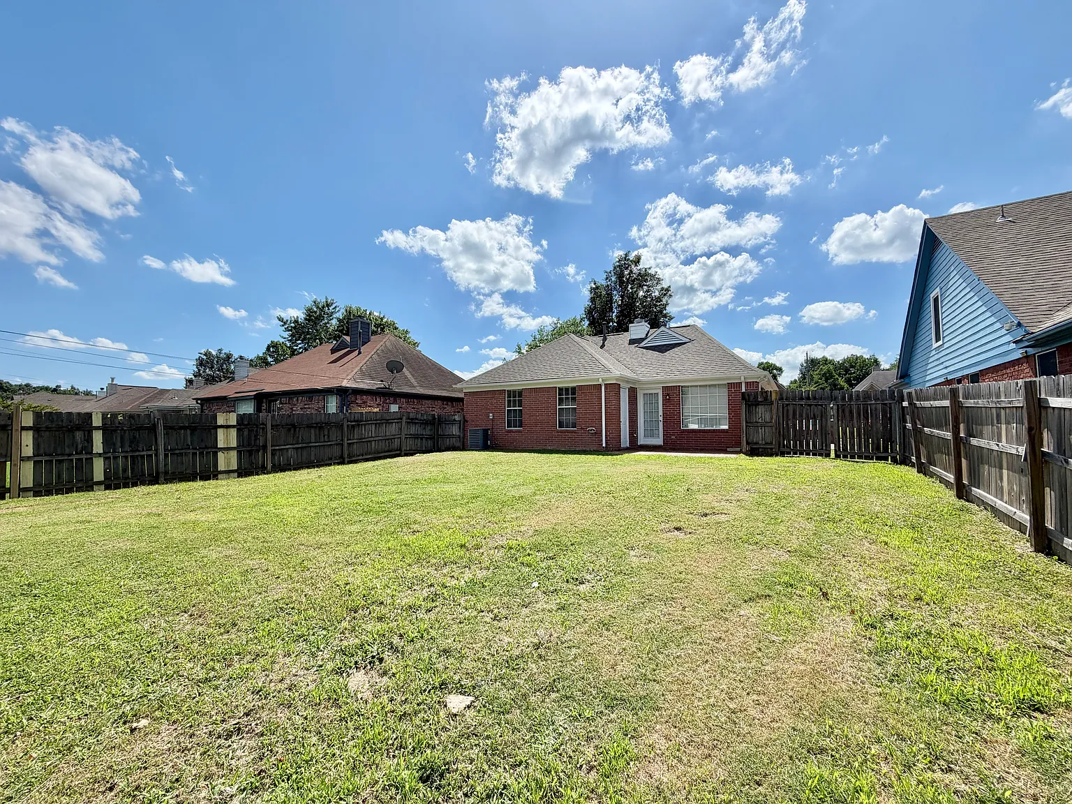 3 bed, 1077 sqft, $1,595 — Photo 3