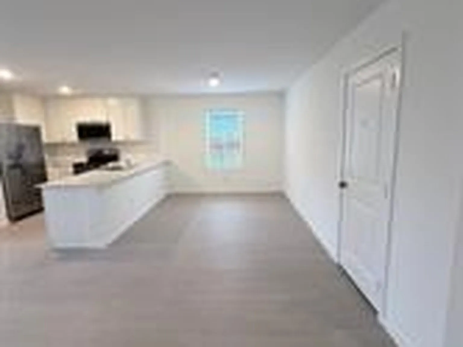 4 bed, 2.5 bath, 1954 sqft, $1,950 — Photo 2