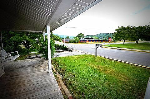 2nd image of 309 Cedar Ave