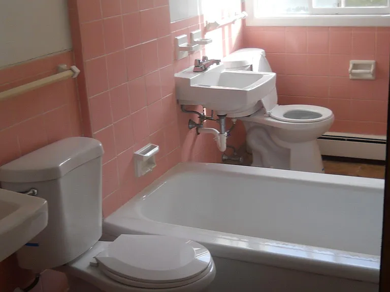 82 Pennsylvania Ave — Photo 6