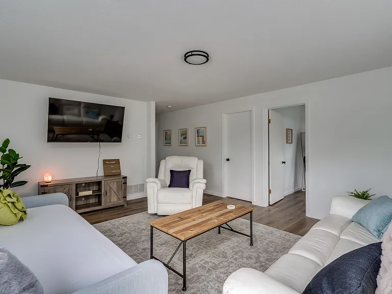 703 State St — Photo 25
