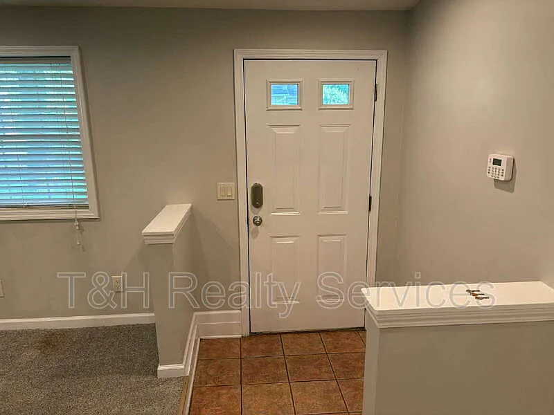 3 bed, 2.0 bath, 1482 sqft, $1,750 — Photo 2