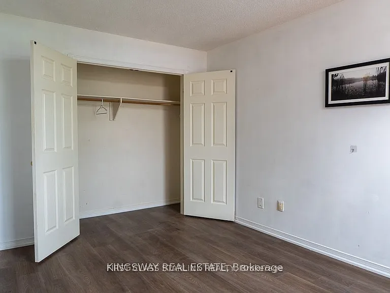 1048 Charminster Cres — Photo 17