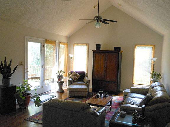 2nd image of 614 28th Avenue Ct NE