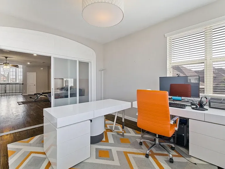 2nd floor - Good Space, Bright Office Room