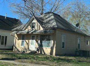 1511 S Evergreen Ave, Chanute, KS 66720