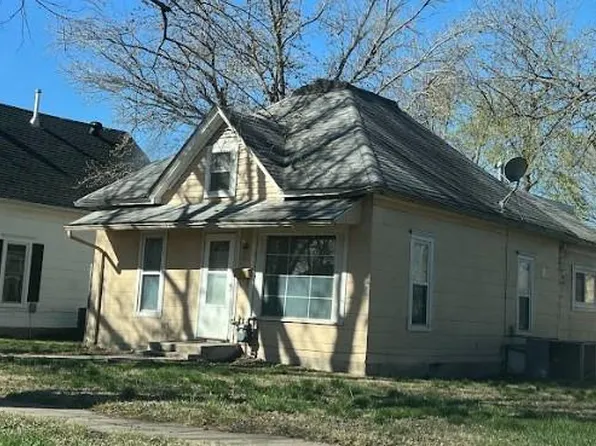 1511 S Evergreen Ave, Chanute, KS 66720
