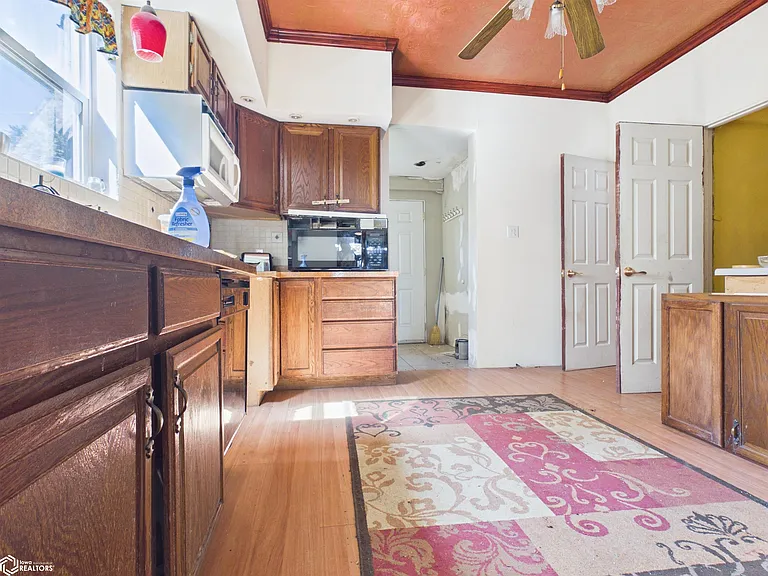1028 Exchange St — Photo 9
