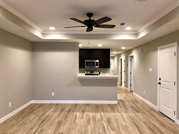 4th image of 2906 Avenue H