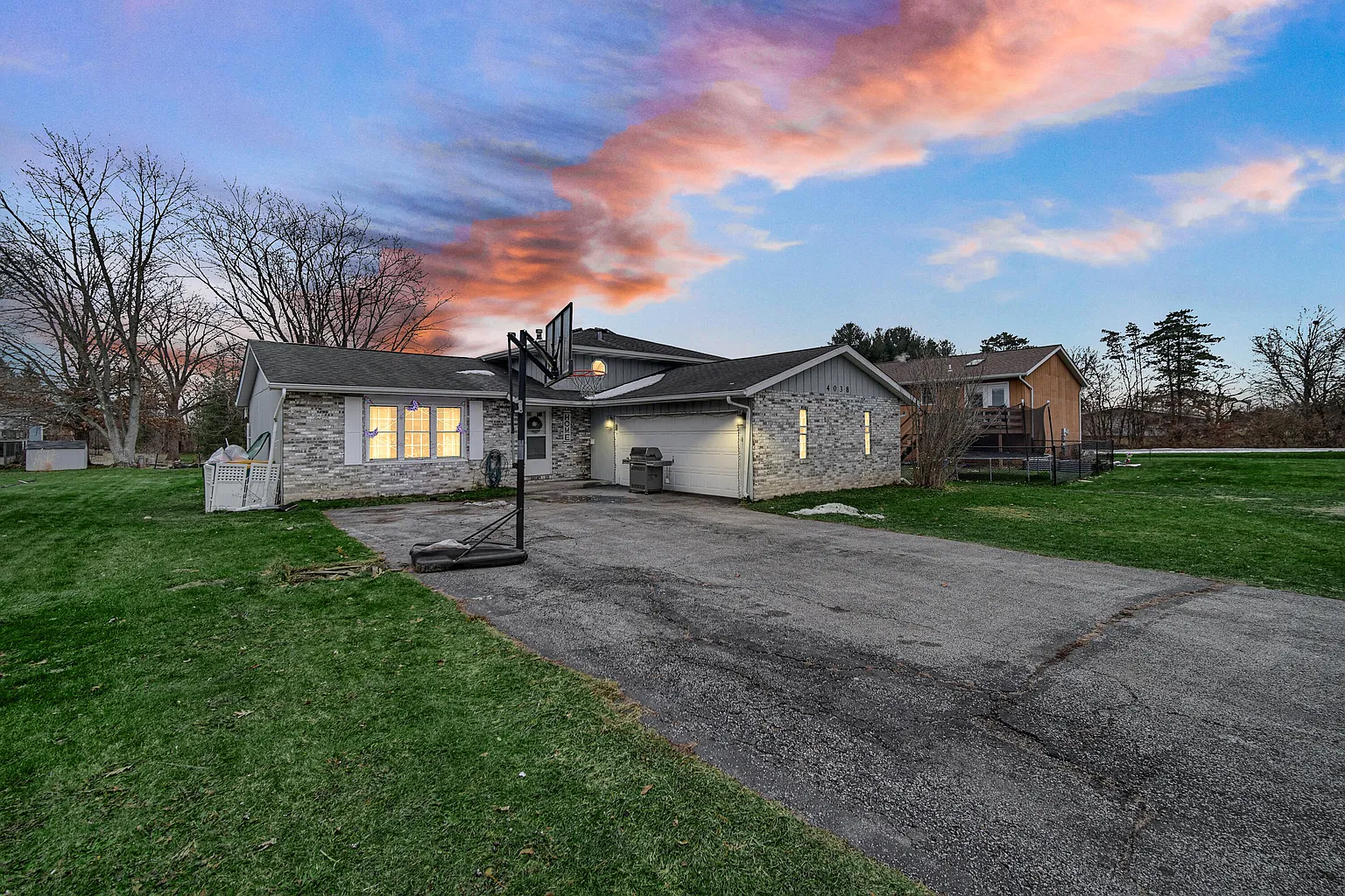 4038 Kingsway Dr photo 1