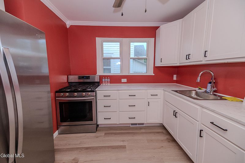 4th image of 755 Curry Road