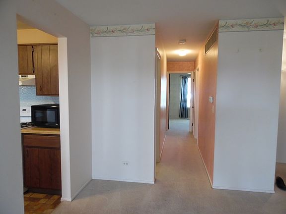 5th image of 401 Pinetree Ln Unit B1