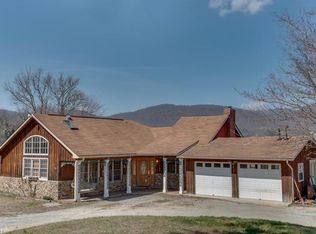 212 Whitehead Rd, Hendersonville, NC 28792