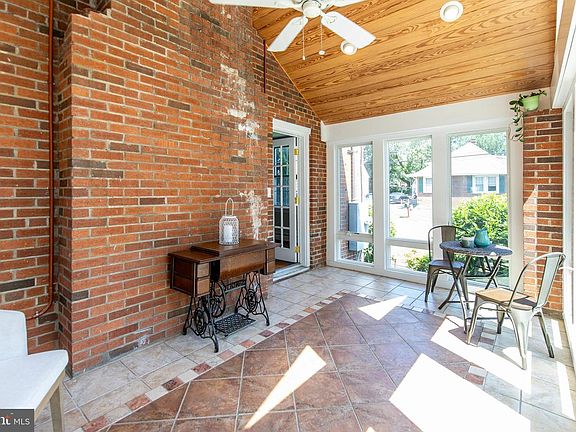 5th image of 14107 Rectory Ln