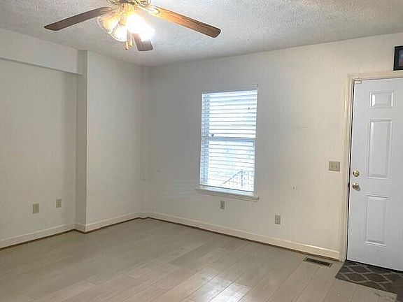 3rd image of 215 Lindsey Dr