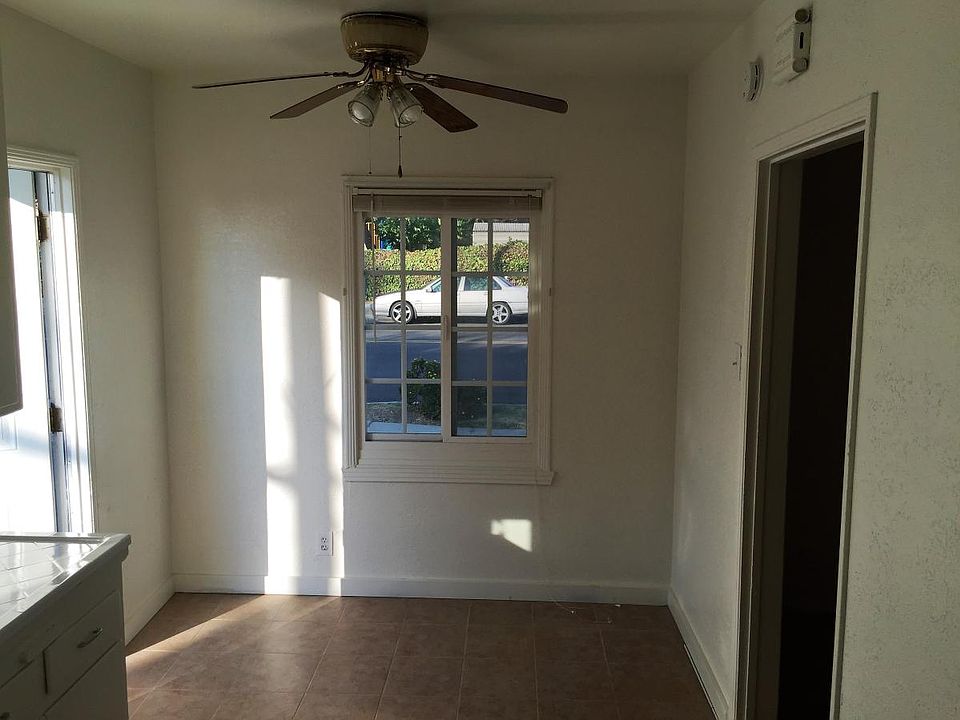 Dining area of kitchen with ceiling fan