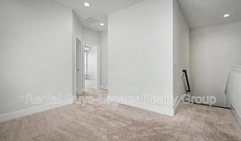 409 Crestview Dr — Photo 15