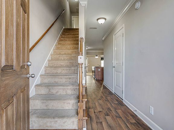 3rd image of 4262 Aurora Cir