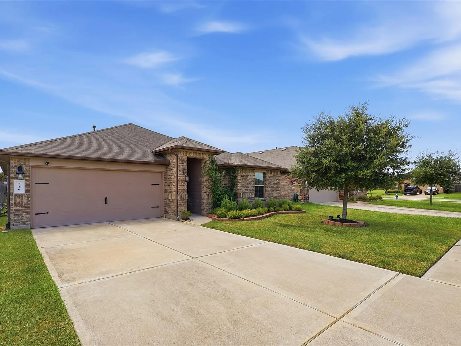 3 bed, 2.0 bath, 1275 sqft, $2,200 — Photo 2