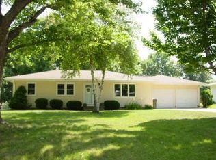 4030 Crestview Dr, Cedar Falls, IA 50613