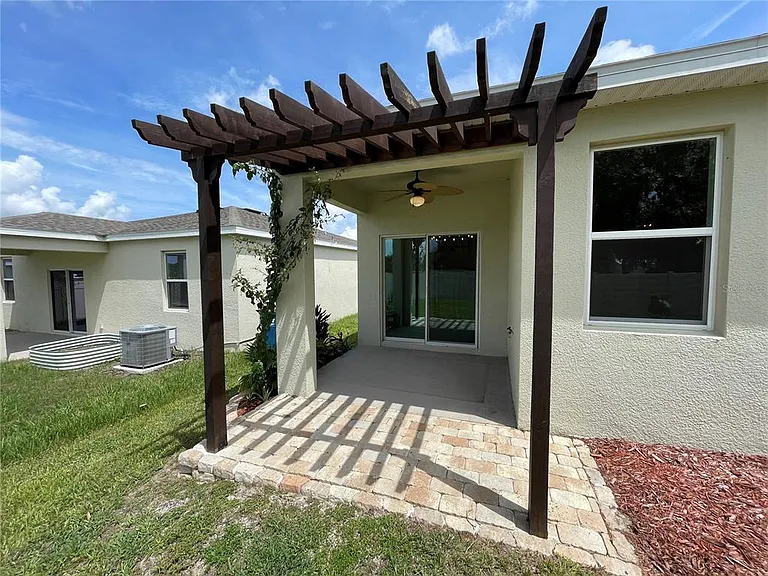 689 Crown Rose Dr — Photo 43