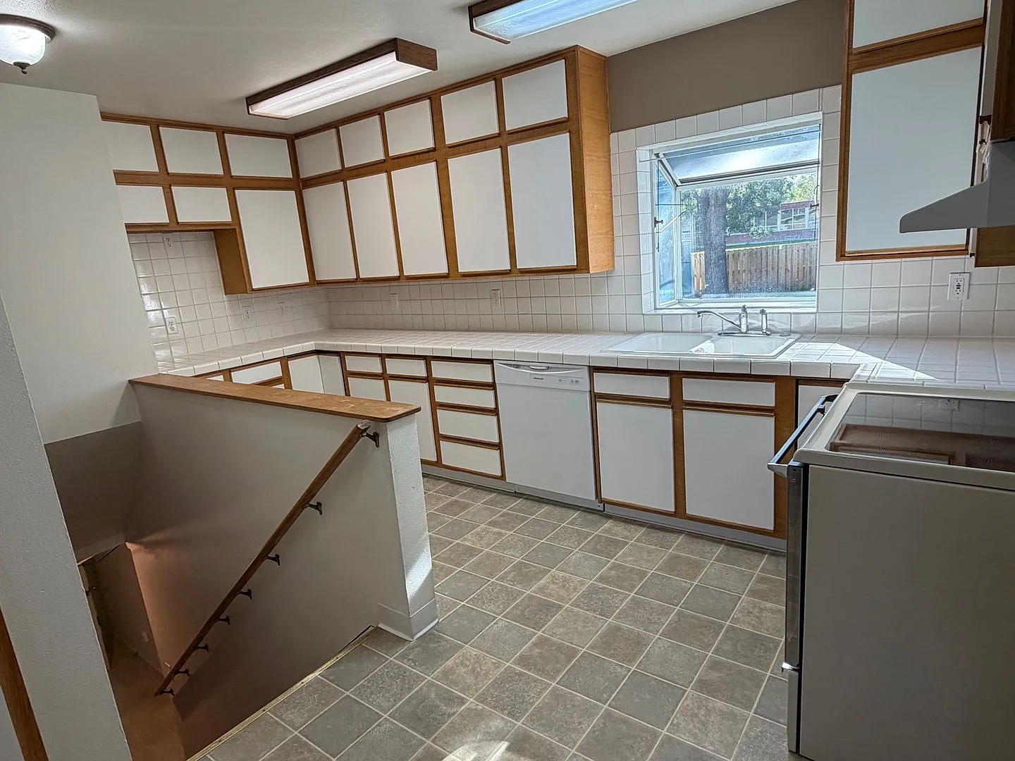 4 Bedroom House on West End — Photo 3