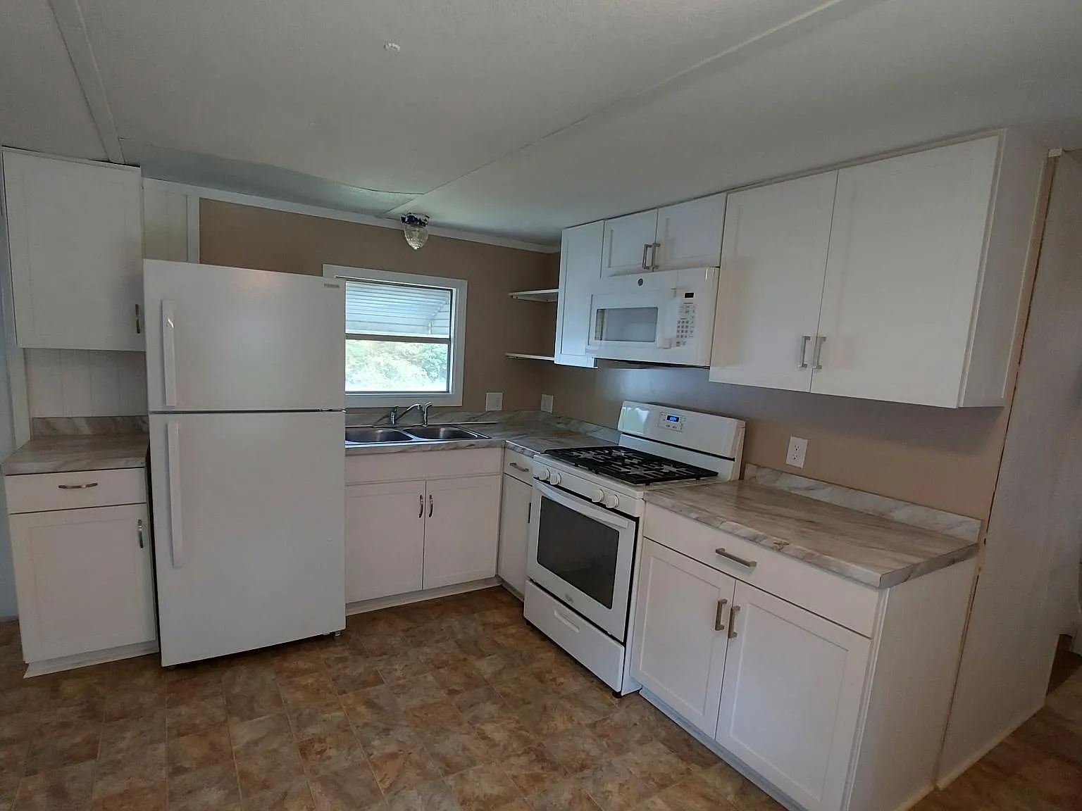 2 bed, 1.5 bath, 900 sqft, $975 — Photo 4