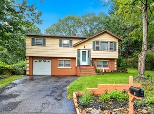 7 Berkley Rd, Hopatcong, NJ 07843