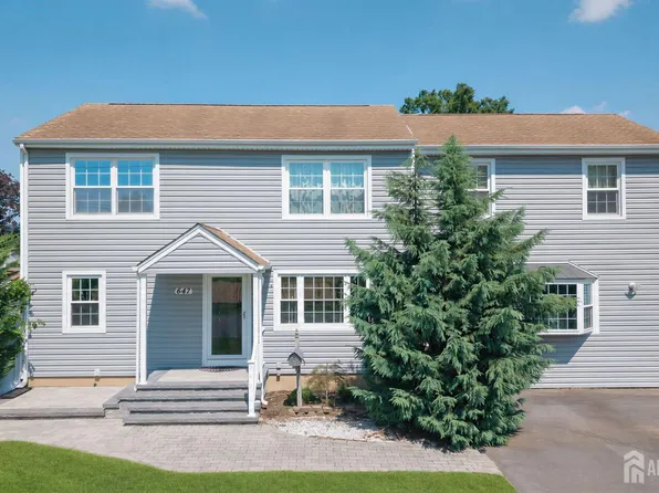 647 Cook Ave, Middlesex, NJ 08846