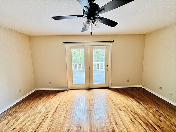 5th image of 198 N Oaks Ln