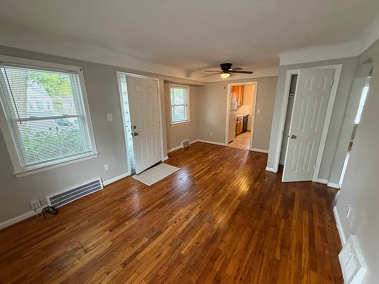 21802 Cushing Ave — Photo 12