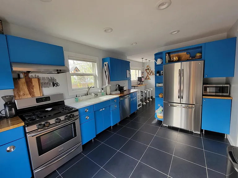 1431 W Cucharras St — Photo 9