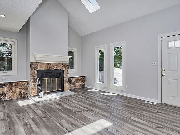 3rd image of 2562 Shore Dr