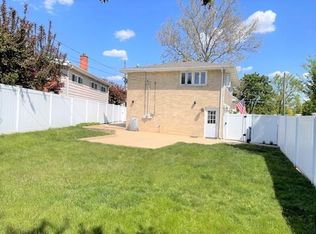 888 S Cadwell Ave, Elmhurst, IL 60126