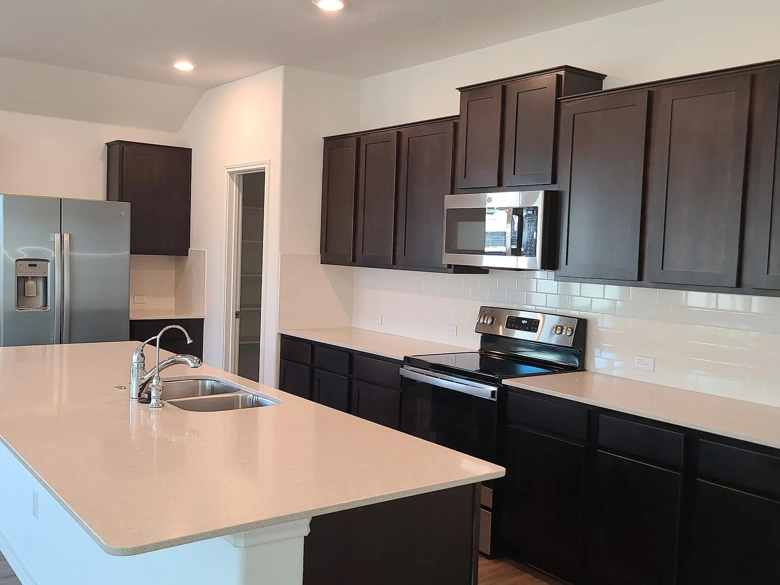 4 bed, 2290 sqft, $2,245 — Photo 1