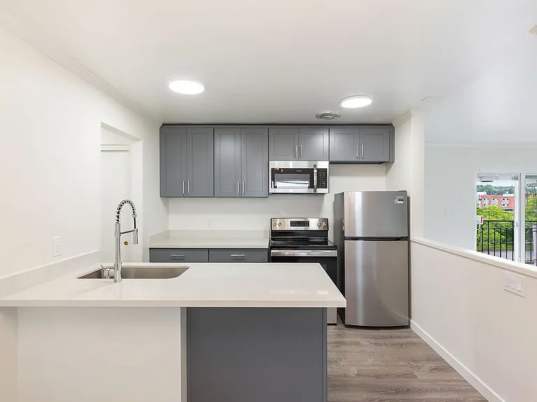 Barrett Apartments — Photo 47