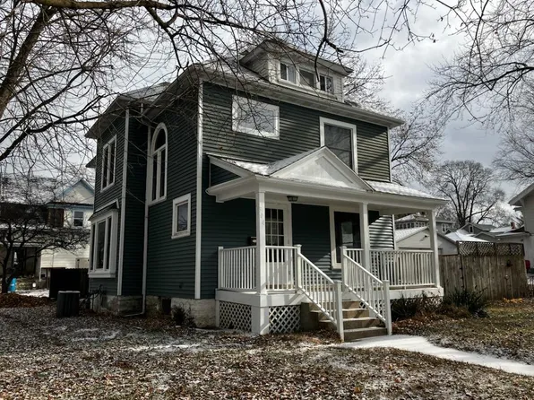 304 S Dixon Ave, Dixon, IL 61021