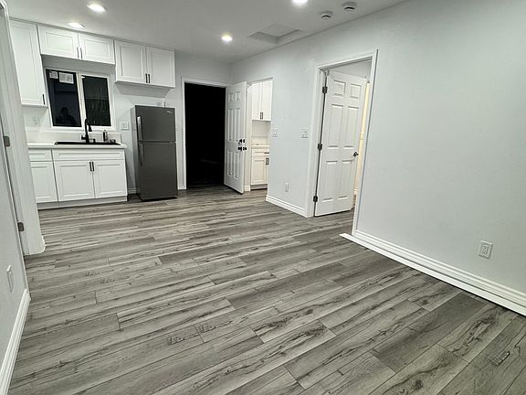 4th image of 3608 N Acacia Ave #2