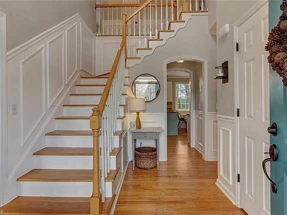 4th image of 6 Beech Grove Ct