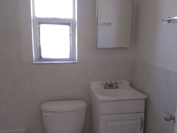 5th image of 109 SW 5th Ct #1